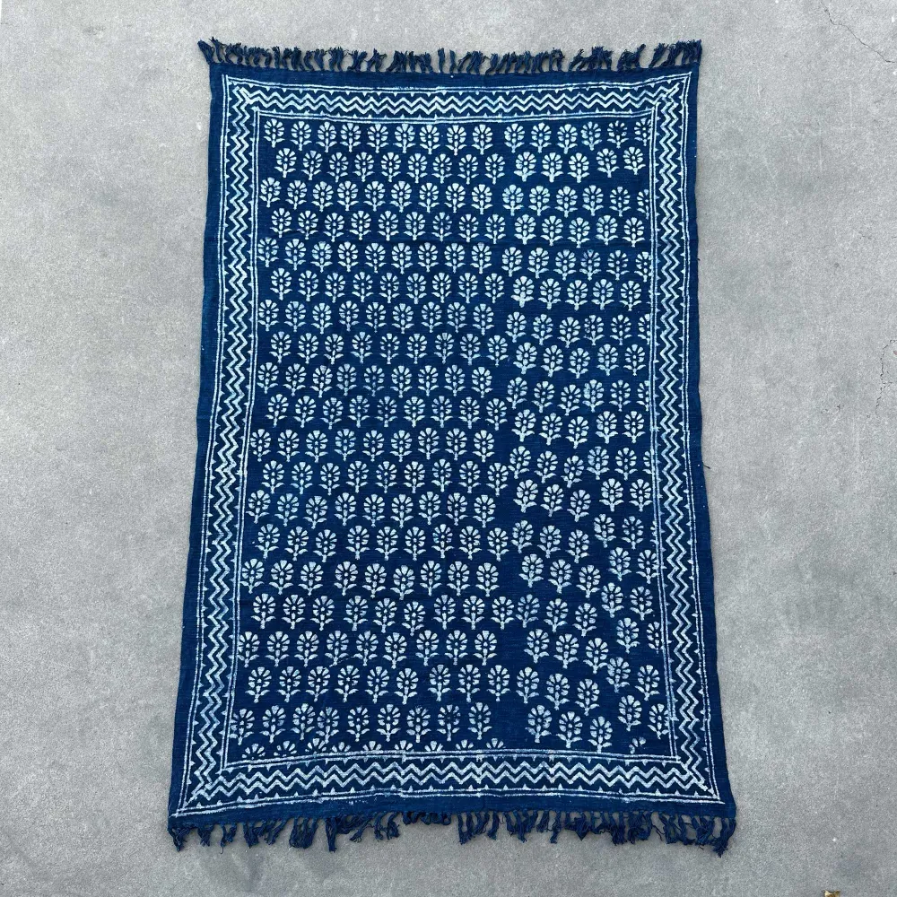 Indigo ručno rađeni pokrivač Chhota Flower 170x120cm