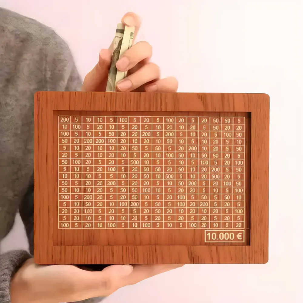 <strong><span style="color: #40BC38;">CRNI PETAK</span> - Kutija za Štednju – Svaki Euro Broji!</strong>