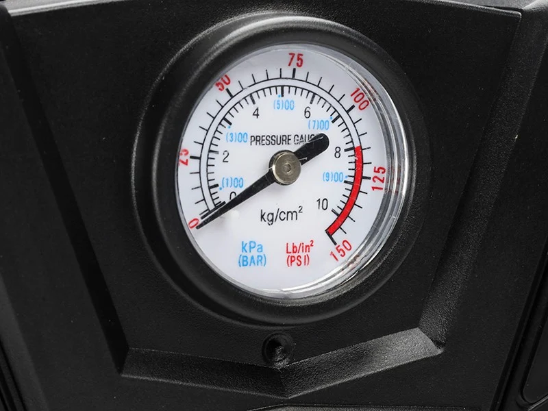 DC 12V zračni kompresor, 150 PSI, s analognim manometrom, 4 adaptera