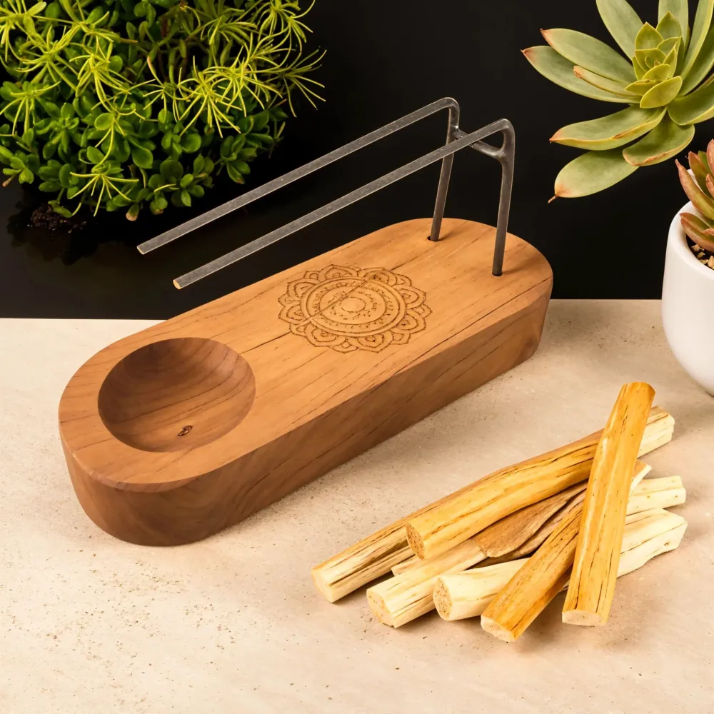 Držč za Palo Santo od tikovine s mandala dizajnom