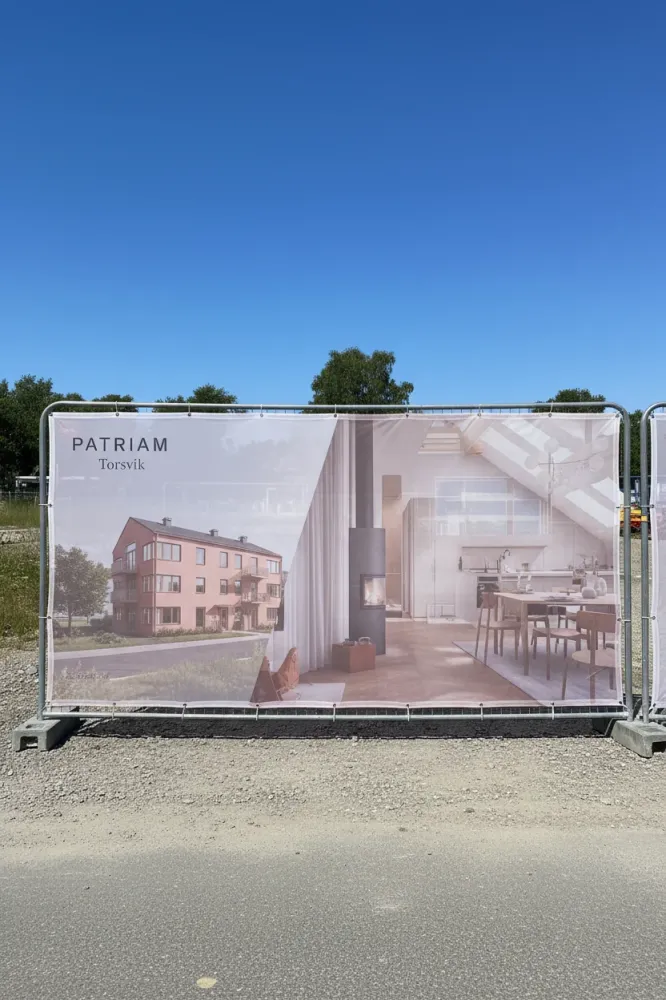 Banner za građevinsku ogradu – Mesh PVC – 3.5 × 2.0 m – tisak po narudžbi