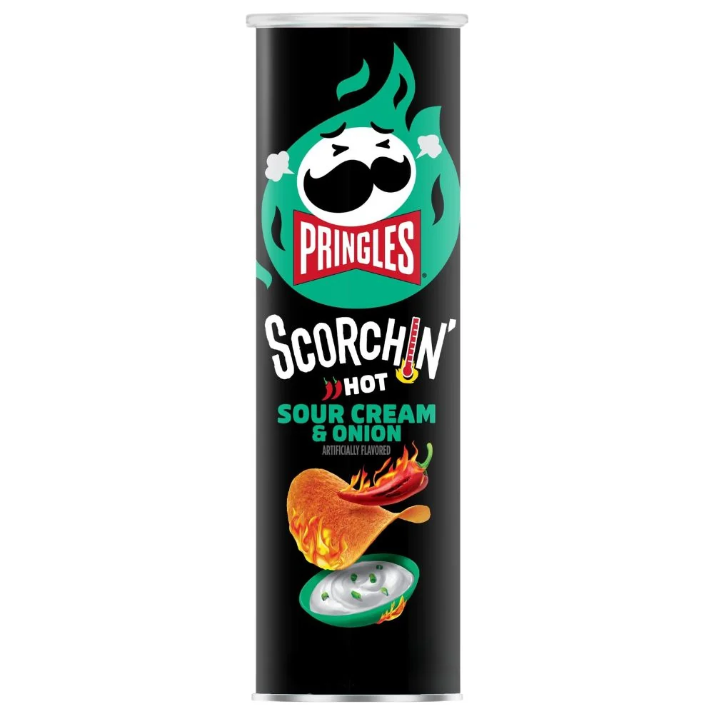Pringles Scorchin Hot Kiselo Vrhnje i Luk, čips s okusom kiselog vrhnja i luka od 158g