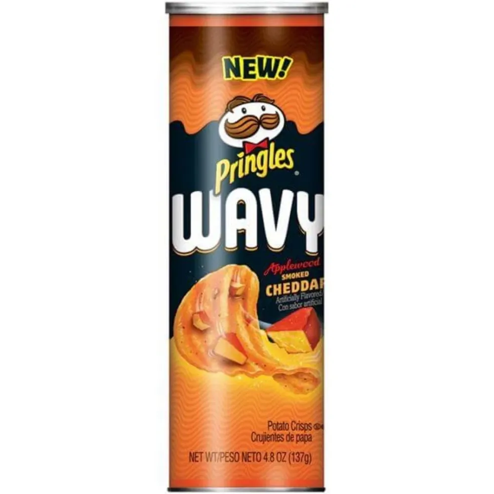 Pringles Wavy Smoked Cheddar, čips s dimljenim cheddarom od 137g