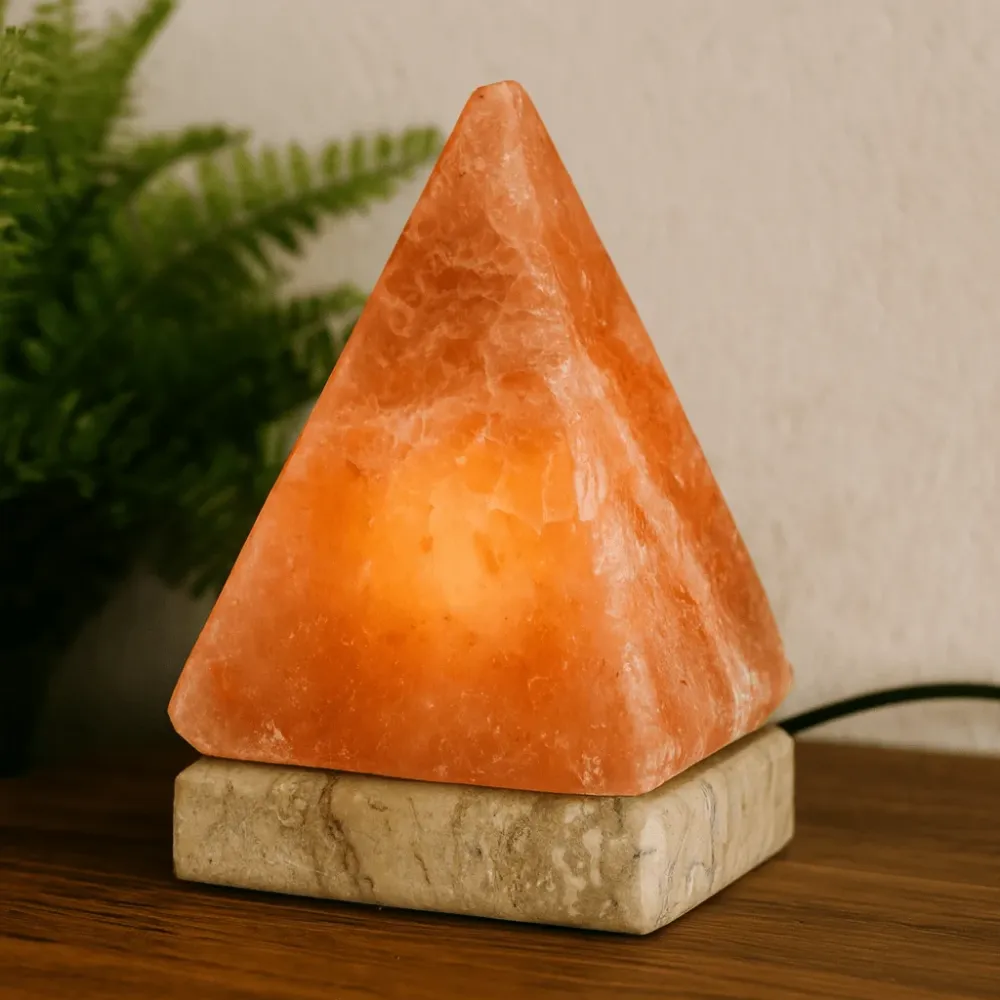 Himalajska solna lampa piramida USB višebojna 9 cm