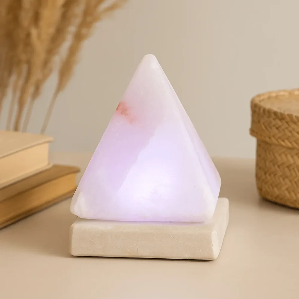 USB piramidalna lampa od himalajske soli višebojna 9 cm