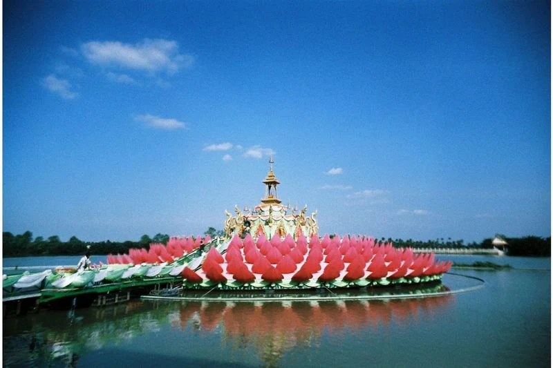 Lomography LomoChrome Color92 film 400 iso / 135-36 / 1kom