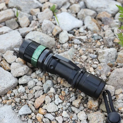 Takticka LED Baterijska Lampa sa Zumom i Punjačem Set