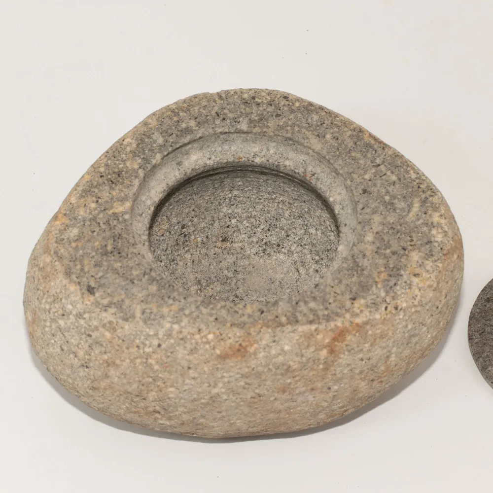 Prirodni lonac za uzemljenje od riječnog kamena – veliki (približno 15x12 cm)
