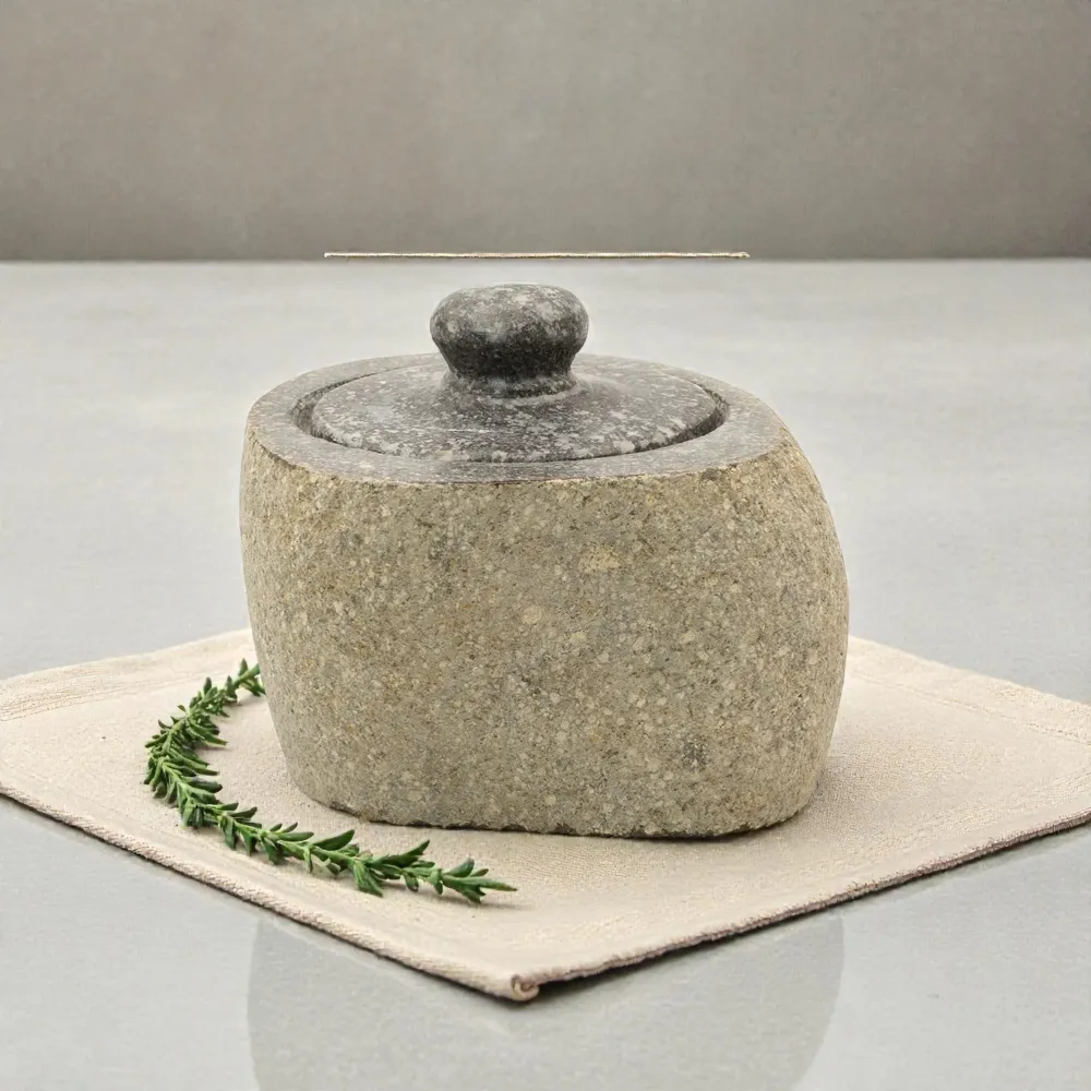 Prirodni lončić za uzemljenje od riječnog kamena – mali (približno 9x7 cm)