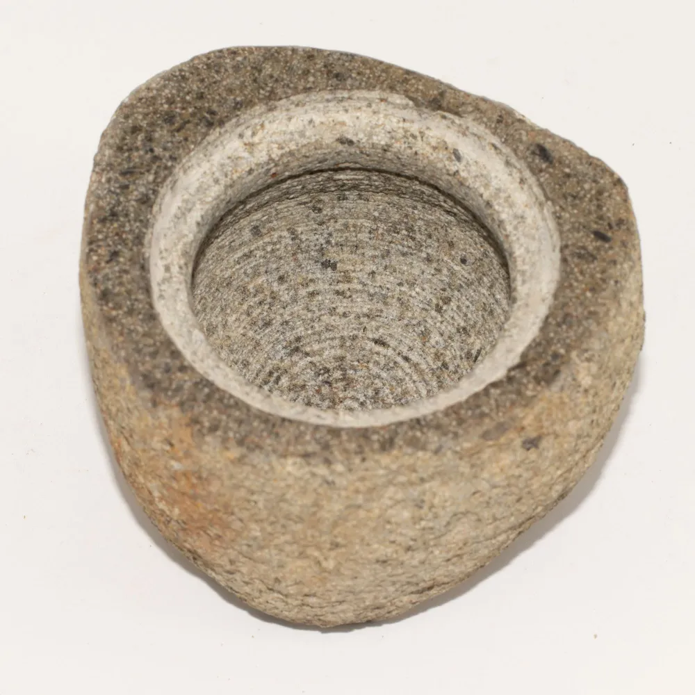 Prirodni lončić za uzemljenje od riječnog kamena - Srednji (približno 12x8cm)