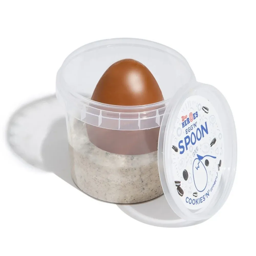 New Heroes Egg'n'Spoon Cookies'n'Cream, bijela čokoladna krema i komadići keksa s čokoladnim jajetom