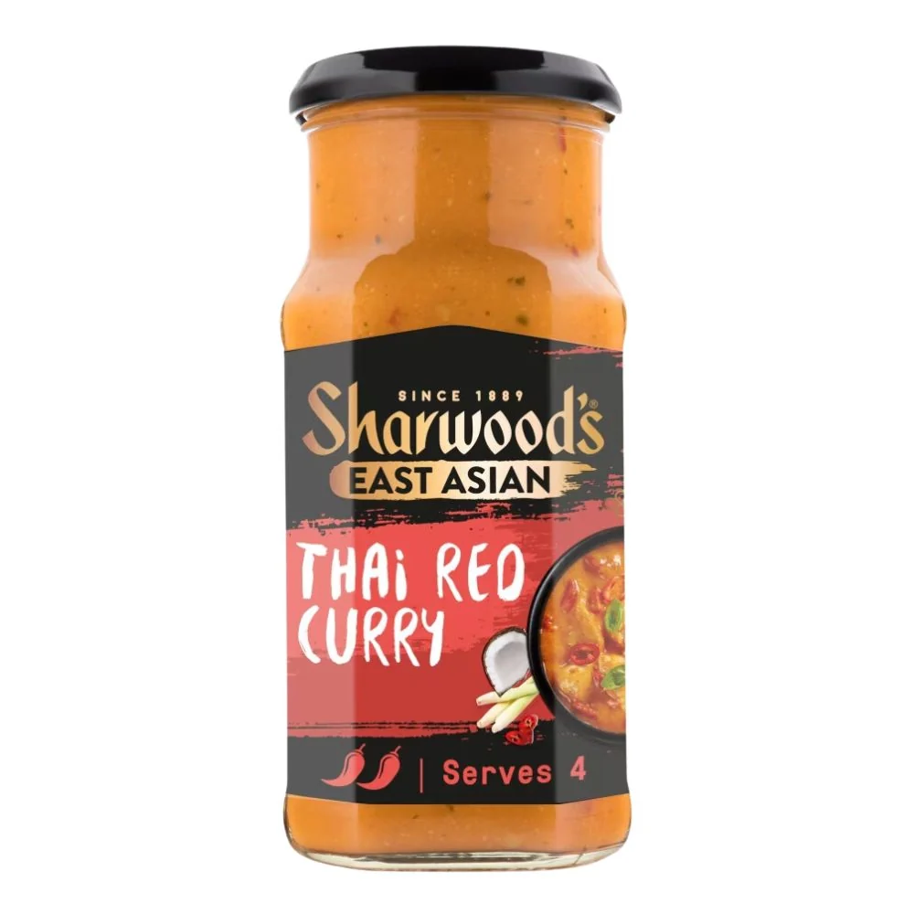 Sharwood's Thai Red Curry Sauce, umak od crvenog curryja s kokosom, limunskom travom i čilijem od 415g