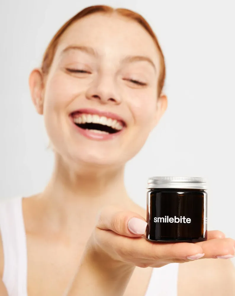 Prah za izbjeljivanje zubi od kokosovog ugljena Smilebite