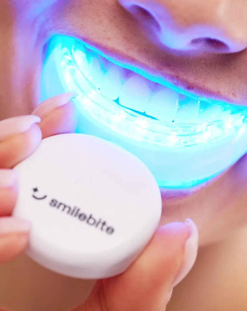 Smilebite Light & Bright Set za izbjeljivanje zubi LED lampa + Whitesmile Serum™