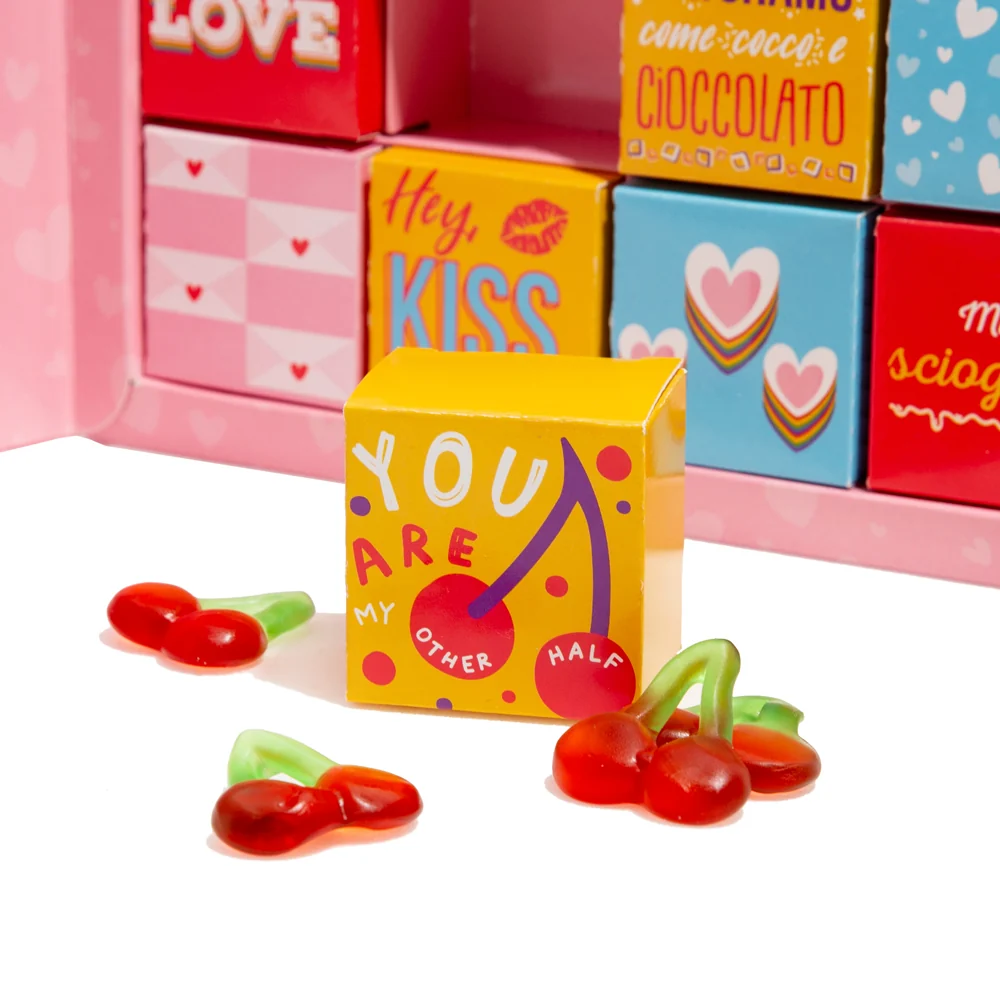 Love Bites Box, pakiranje od 12 kutijica čokoladica i bombona