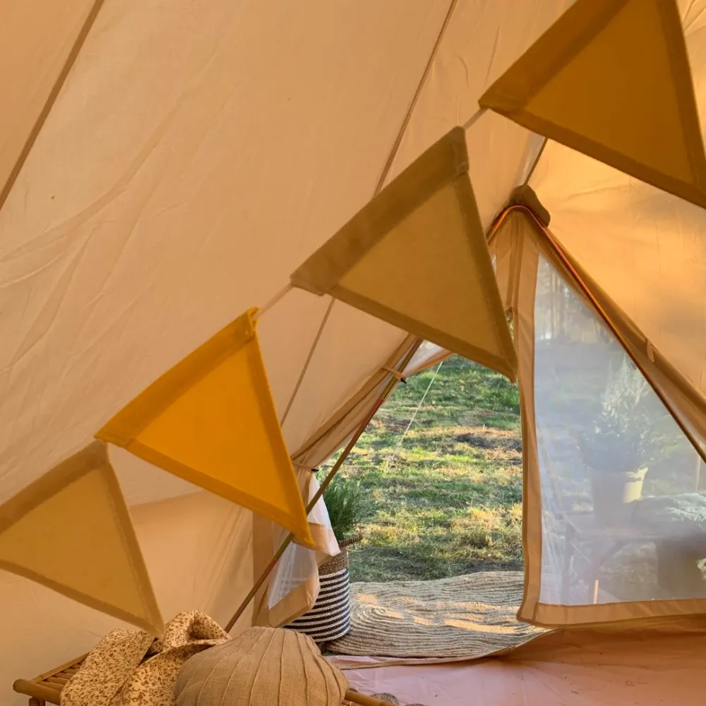 Vijenac od zastavica Amaroq Glamping