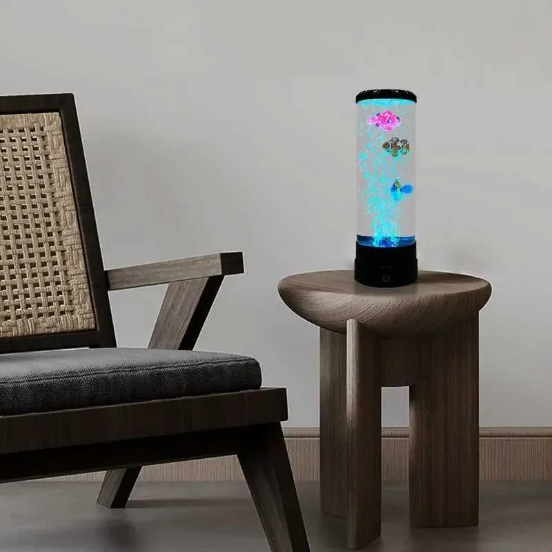 Akvarijum Lampa sa Plivajucim Ribama i RGB Svetlom