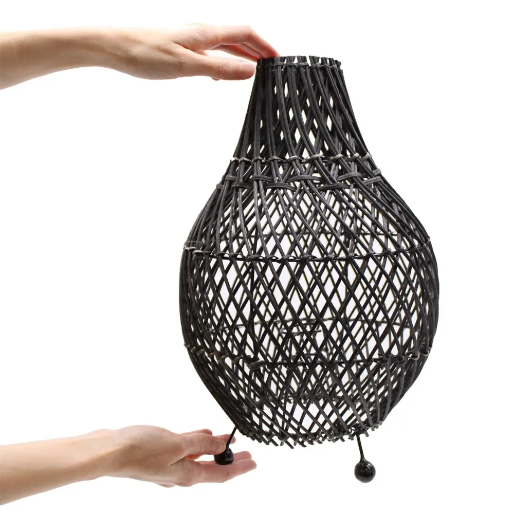 Ratan stolna lampa crna UK utikač