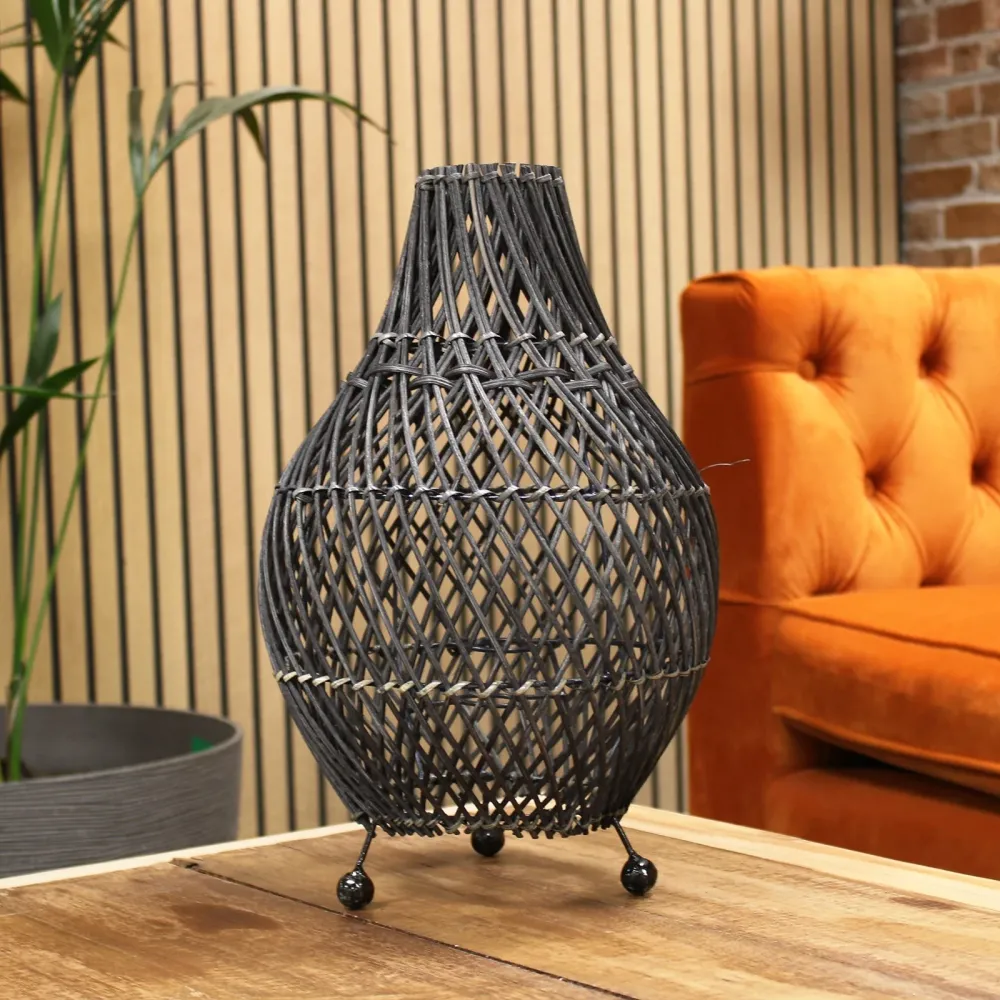 Ratan stolna lampa crna UK utikač