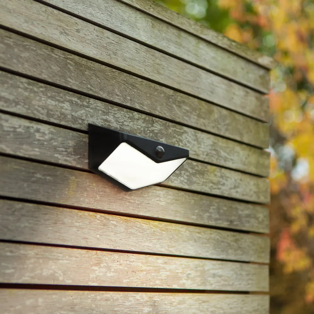 LED solarna zidna svjetiljka WINGS, senzor pokreta, mat crna, 3.7W, 5000K, IP44
