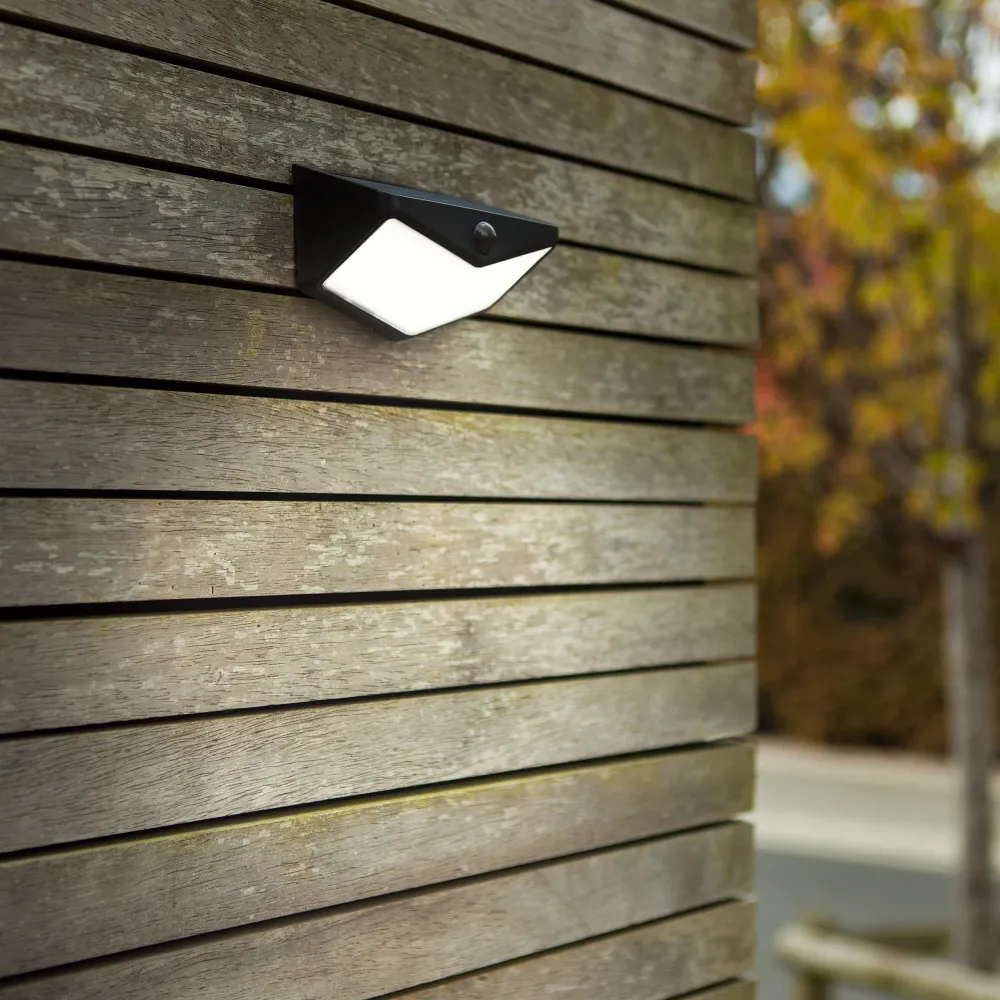LED solarna zidna svjetiljka WINGS, senzor pokreta, mat crna, 3.7W, 5000K, IP44
