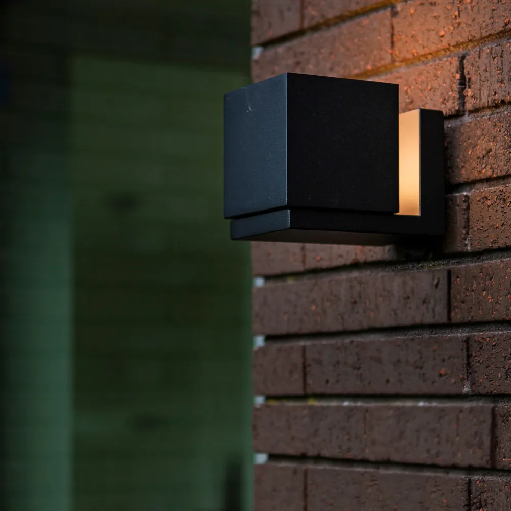 LED zidna svjetiljka CUBA, mat crna, 9.5W, 3000K, IP54