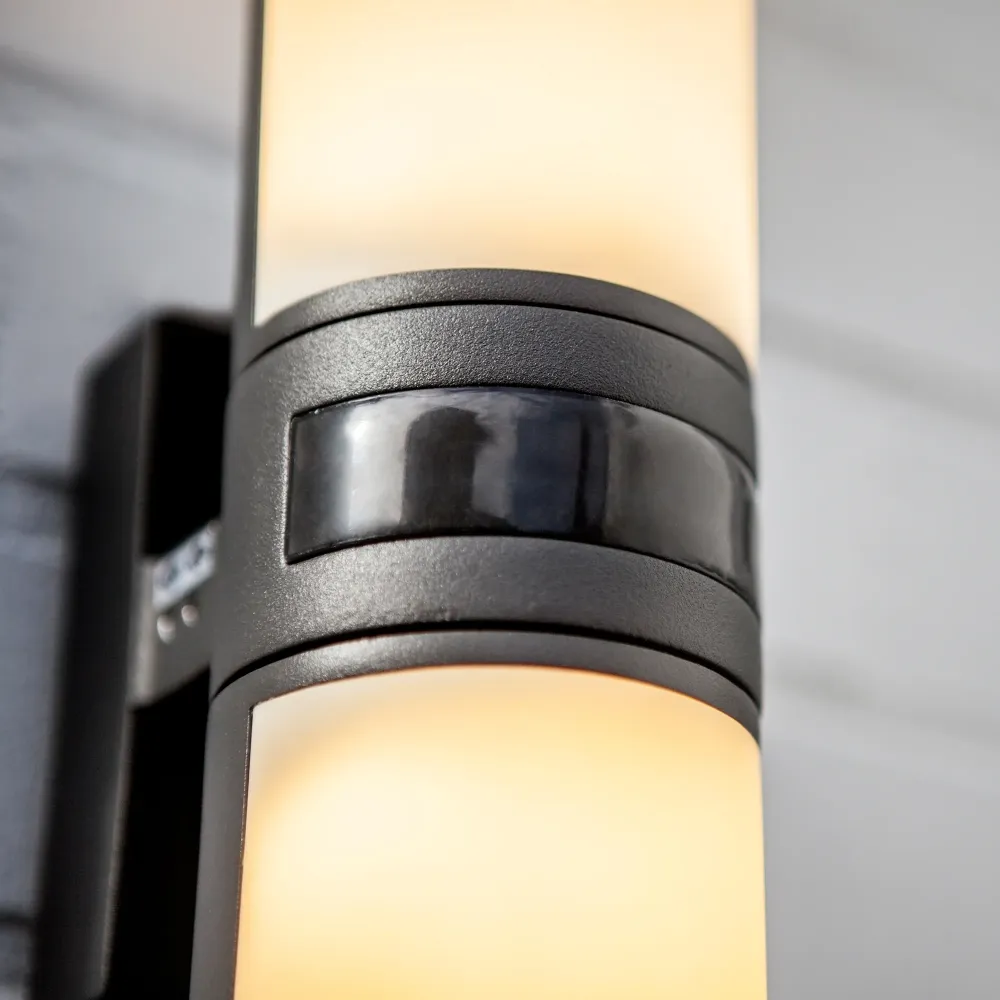 LED zidna svjetiljka CYRA, senzor pokreta, tamno siva, 16.1W, 3000K, IP54