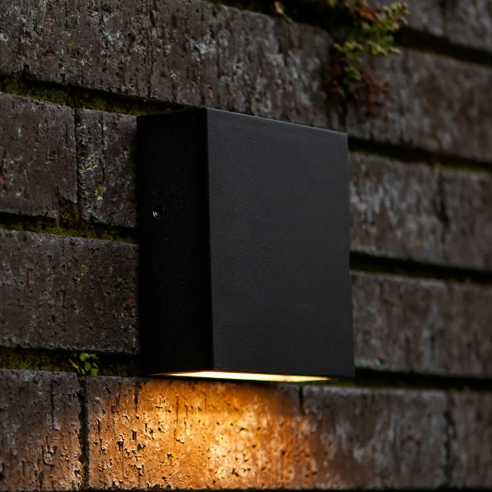 LED zidna svjetiljka GEMINI XF, mat crna, 7.4W, 3000K, IP54