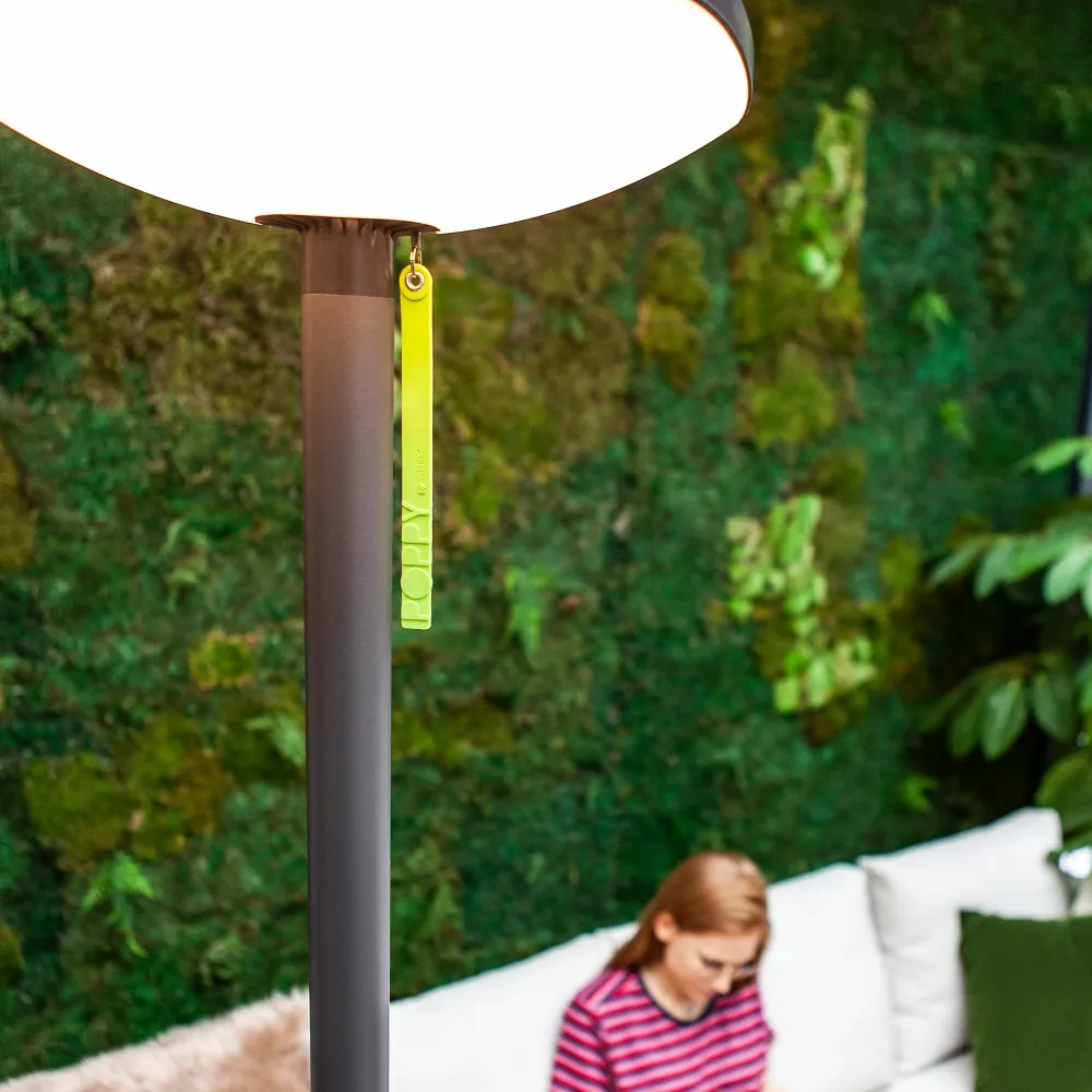 LED solarna vrtna svjetiljka POPPY, tamno siva, 8W, 3000K, IP54, 1900mm